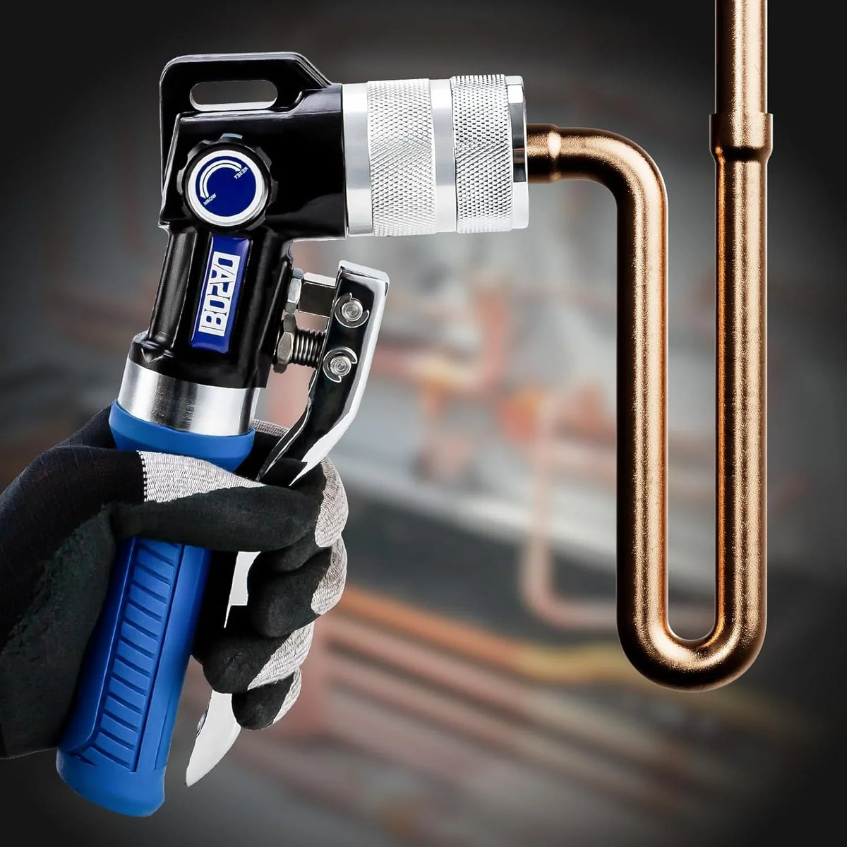 Hydraulic tube expanding tool kit, used to expand 3/8-inch copper tubes to 1-1/8 inches.