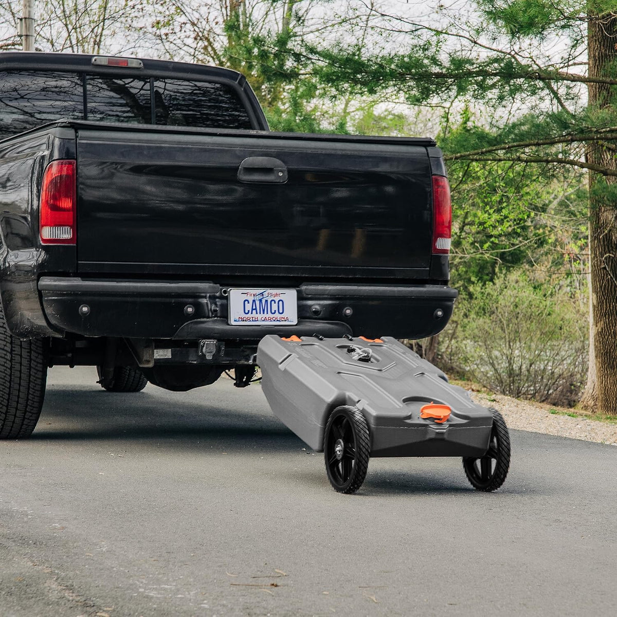 28-gallon portable camping vehicle/rv travel tank | Equipped with 2 controllable non-flat-front wheels and built-in valve | Includes detachable 24-inch tow bar, 3-foot sewage hose and other RV accessories