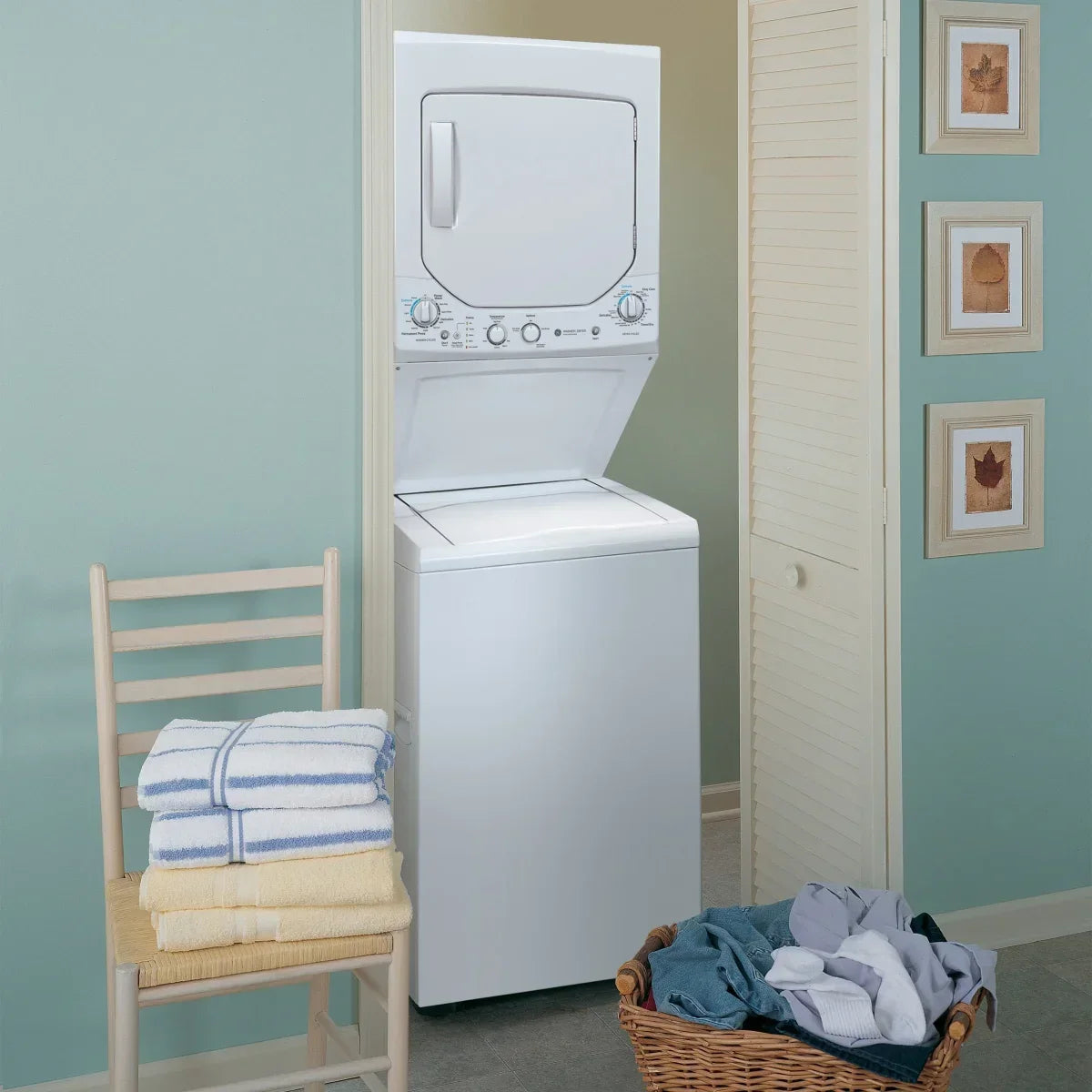 GE White 2.6 cu. ft. (I.E.C) Washer and 4.4 cu. ft. Dryer Gas Laundry Center